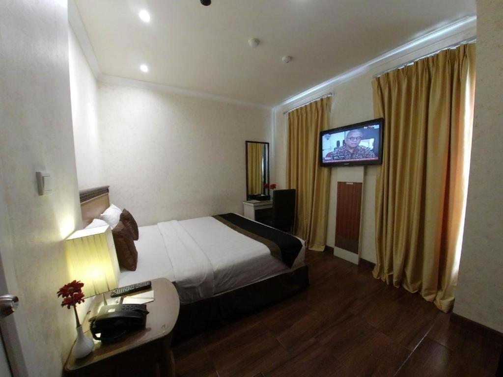 Amos Cozy Hotel Melawai Jacarta Exterior foto
