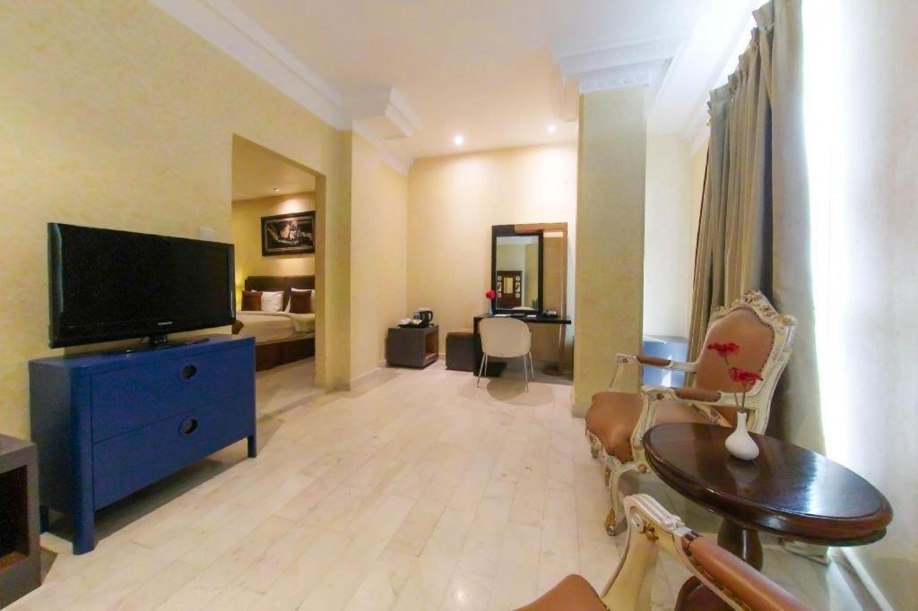 Amos Cozy Hotel Melawai Jacarta Exterior foto