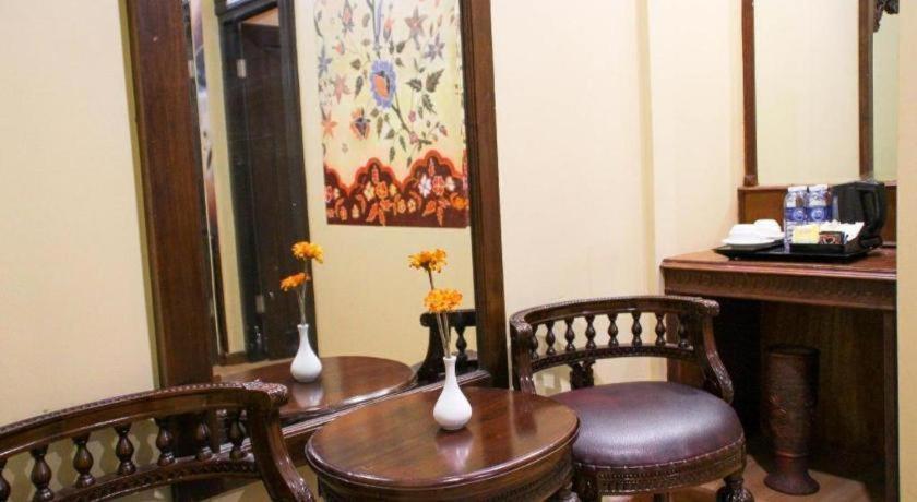 Amos Cozy Hotel Melawai Jacarta Exterior foto