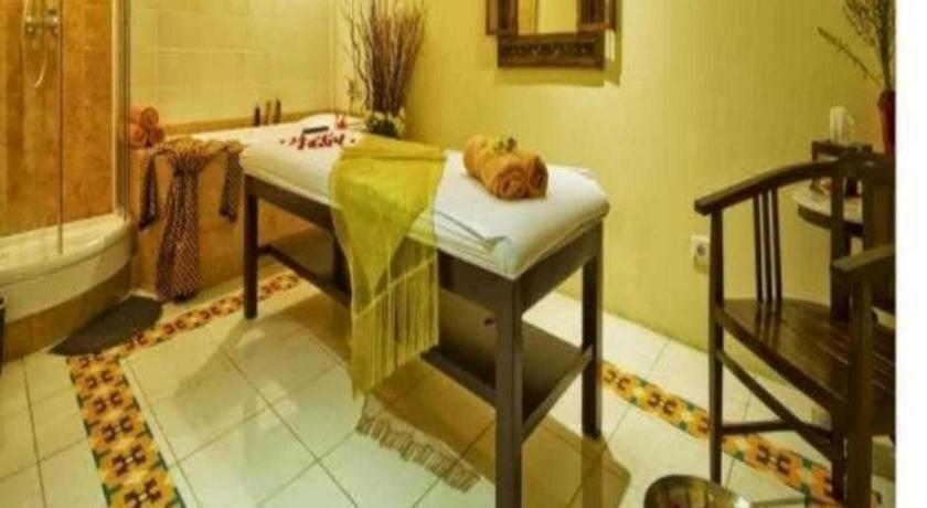 Amos Cozy Hotel Melawai Jacarta Exterior foto