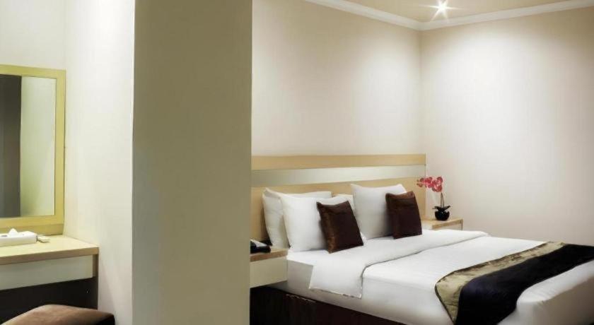 Amos Cozy Hotel Melawai Jacarta Exterior foto