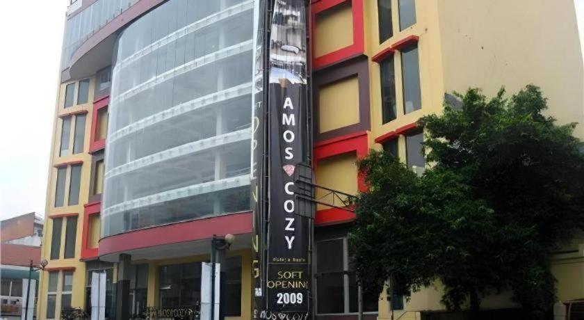 Amos Cozy Hotel Melawai Jacarta Exterior foto